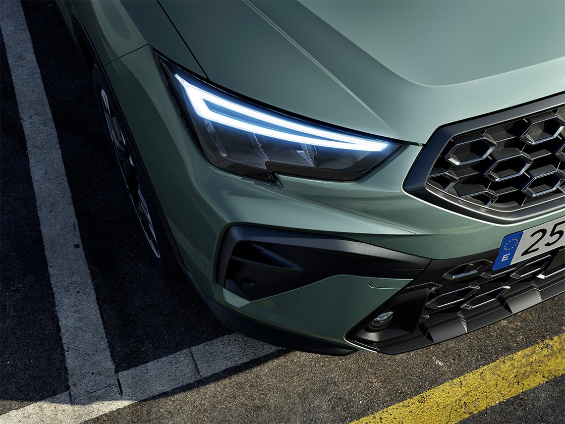 Lähikuvassa SEAT Aronan täys-led-ajovalot