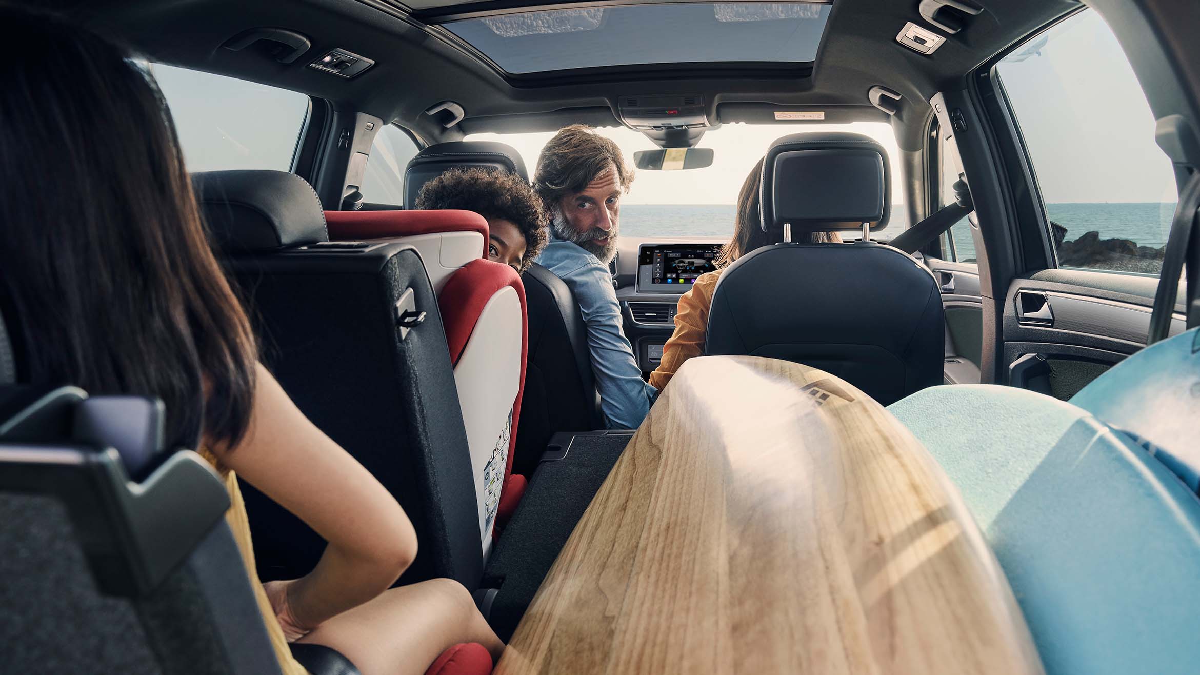 The new SEAT Tarraco XPERIENCE with family in car
