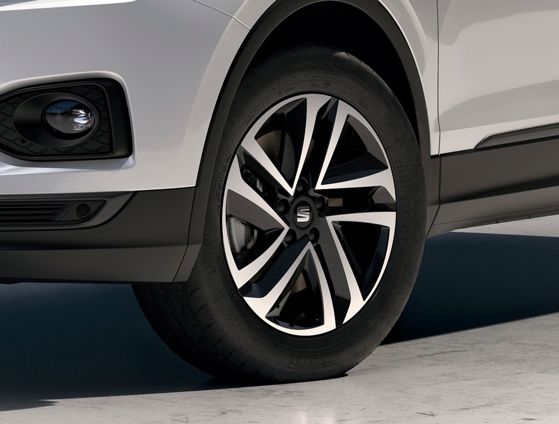 SEAT Tarraco Style, jossa 18” Machined kevytmetallivanteet