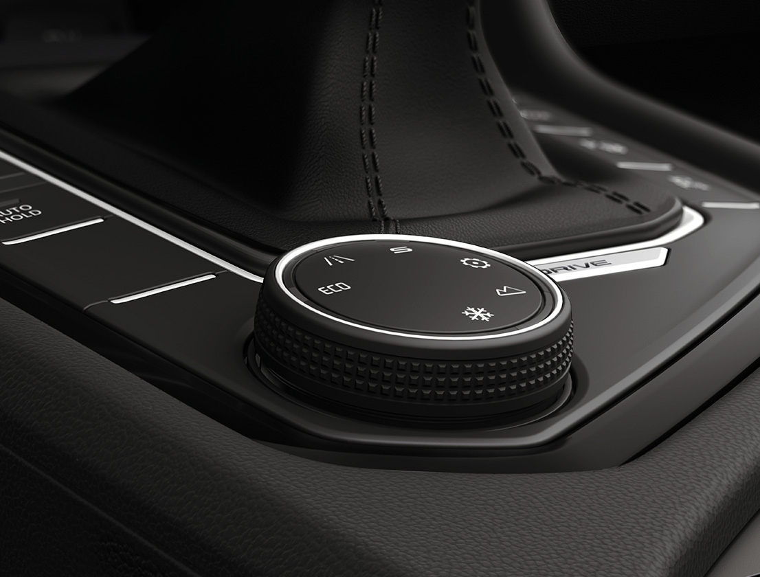 Uusi SEAT Tarraco XPERIENCE ja sen mustat sisätilat sekä vaihteenvalitsin