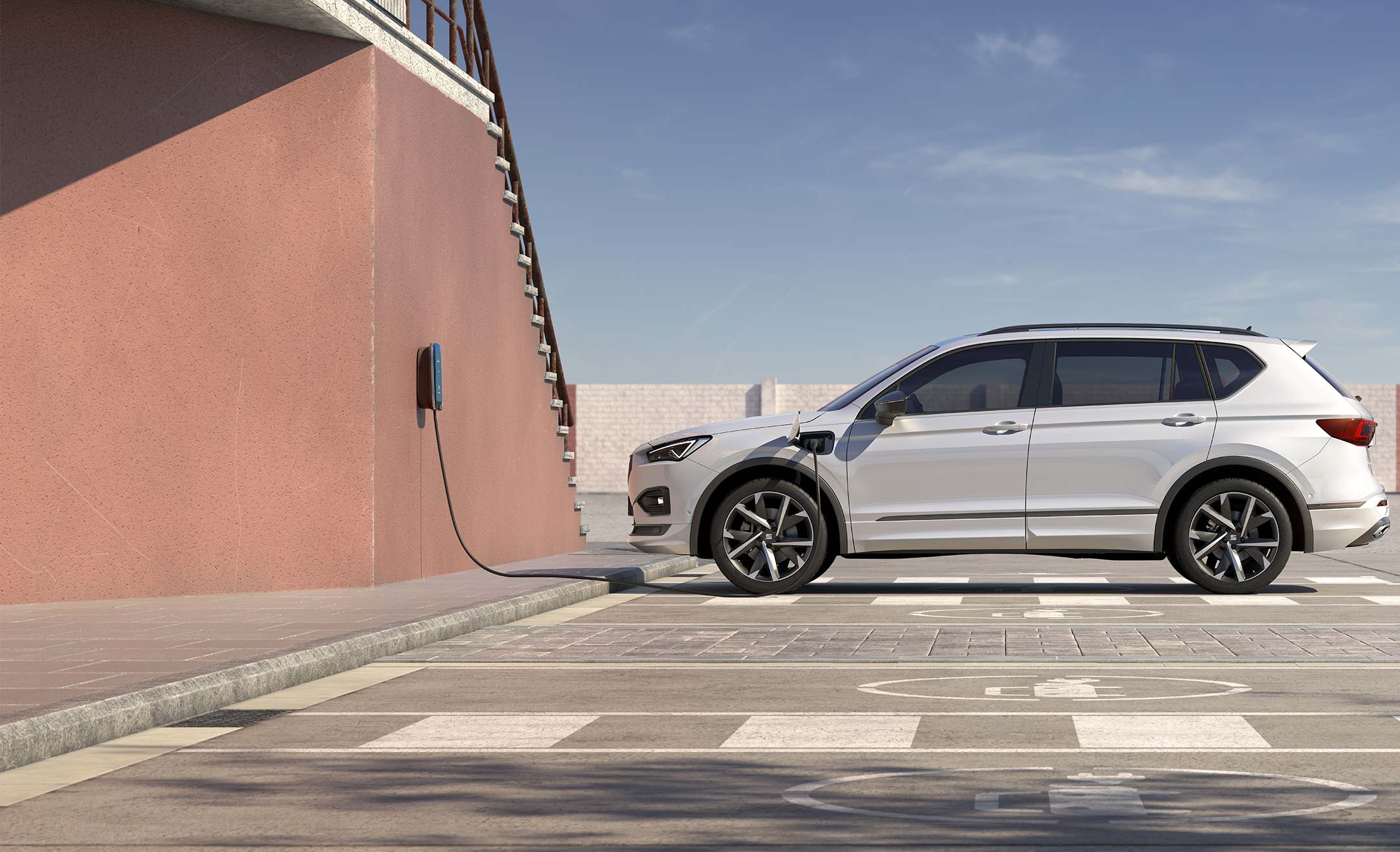 SEAT Tarraco e-HYBRID liitettynä SEAT-kotilatauslaitteeseen