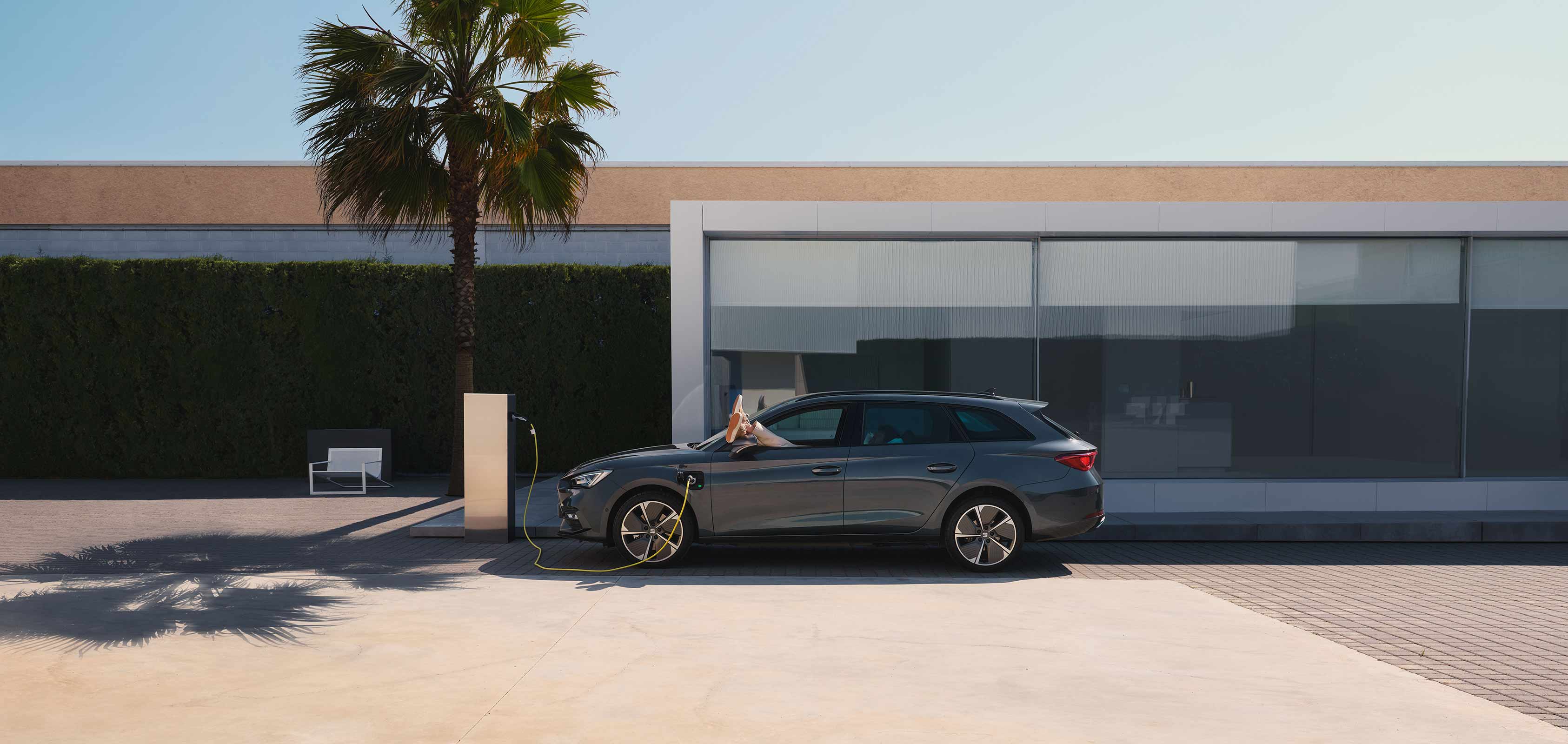 SEAT Leon sportstourer 2024 e-HYBRID 