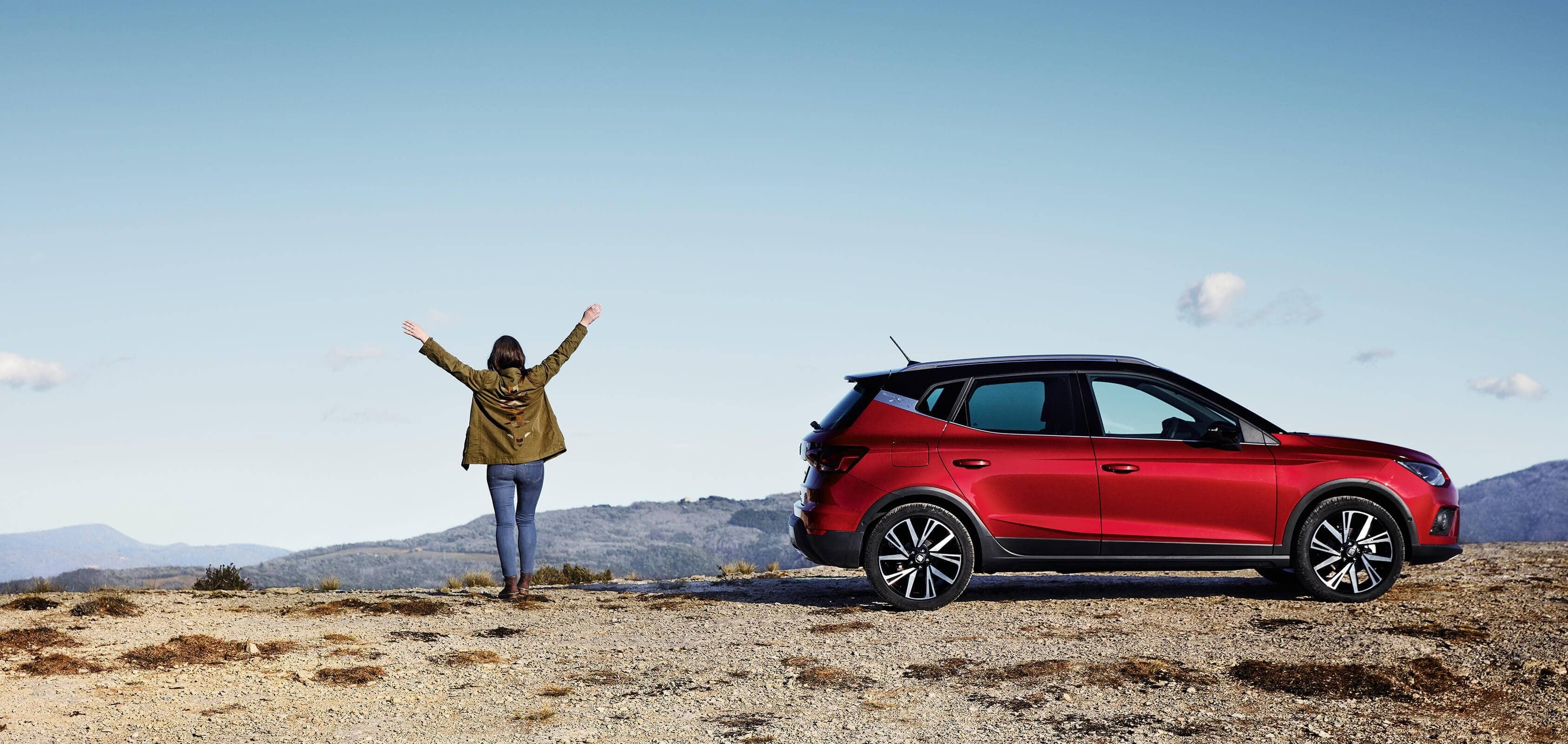 Servizi e manutenzione per vetture nuove SEAT – Vista laterale di un SUV Crossover SEAT Arona nel deserto